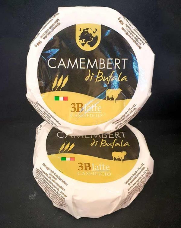 Camembert di bufala italien